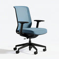 Ergonomischer Bürodrehstuhl mit Armlehnen und Netzrücken, Hellblau/Schwarz, 65 x 65 x 98–108 cm